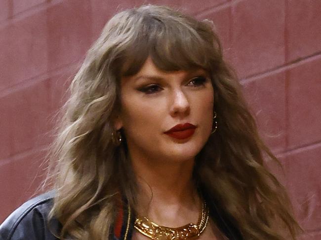 KANSAS CITY, MISSOURI - NOVEMBER 04: Taylor Swift arrives before the game between the Kansas City Chiefs and the Tampa Bay buccaneers at GEHA Field at Arrowhead Stadium on November 04, 2024 in Kansas City, Missouri. (Photo by David Eulitt/Getty Images)