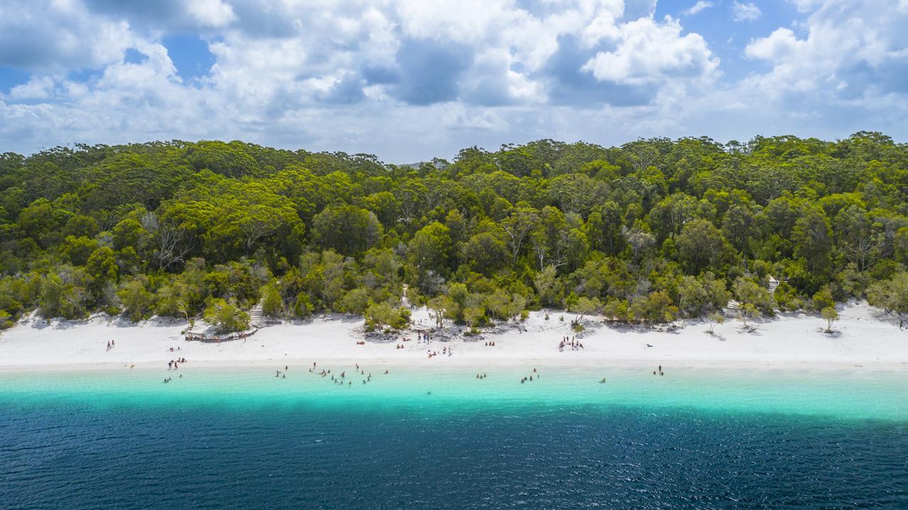 The white silica sand of Fraser Island is among the purest, but like most deposits, is protected against extraction.