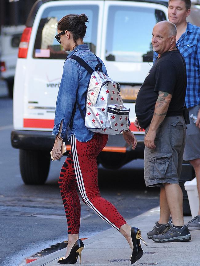 Leggings and heels. Respect.