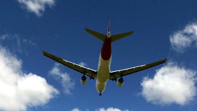 Melbourne Airport generics* Planes come into land over Sunbury road.