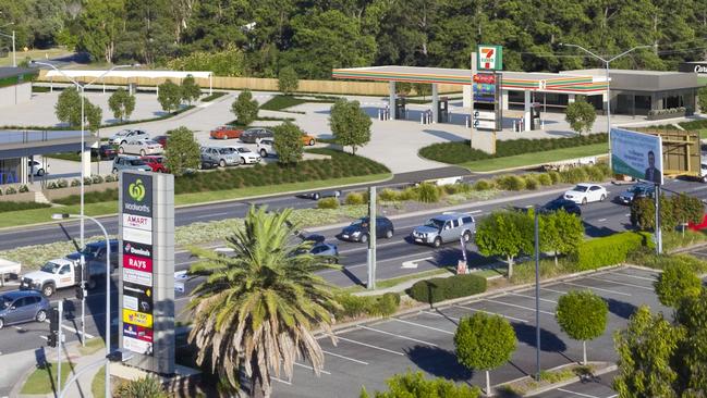 Artist impressions of the new Rothwell Village shopping precinct, which will include a Carl’s Jr Burger and 7-11 service station, at Deception Bay Rd.