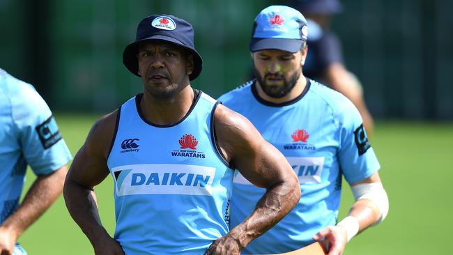 NSW Waratahs players Kurtley Beale and Adam Ashley-Cooper (right) take part in a training session in Sydney, Tuesday, January 29, 2019. (AAP Image/Dan Himbrechts) NO ARCHIVING