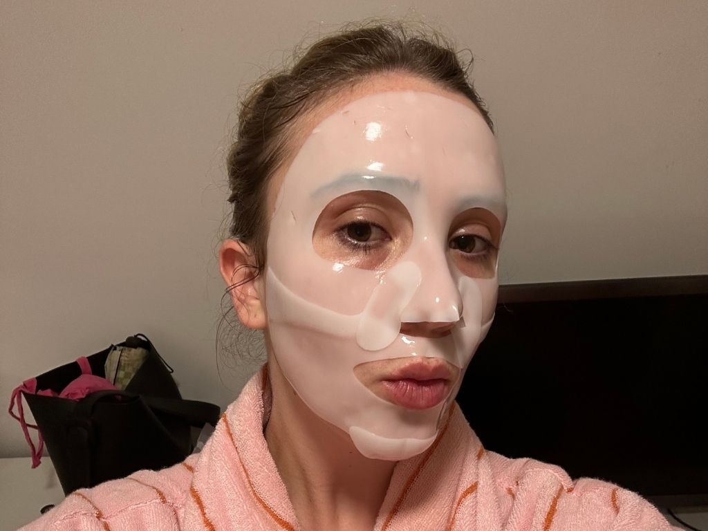 We try the BIODANCE Bio-Collagen Real Deep Mask.