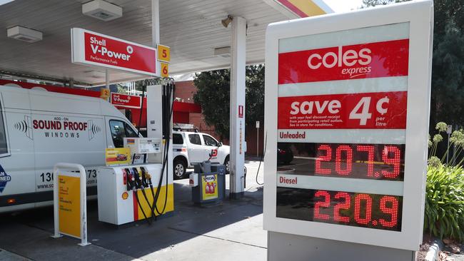 The price of petrol continues to surge in Melbourne Picture: NCA NewsWire / David Crosling