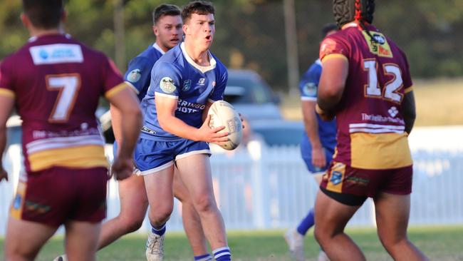 Seth Pearman takes on the defence. Picture: Steve Montgomery/Ourfootyteam