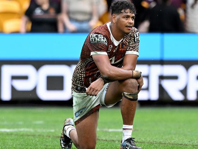 BRISBANE, AUSTRALIA – MAY 26: SelwynÃ&#130;Â Cobbo of the Broncos looks dejected after his team loses the round 12 NRL match between Brisbane Broncos and Gold Coast Titans at Suncorp Stadium, on May 26, 2024, in Brisbane, Australia. (Photo by Bradley Kanaris/Getty Images)