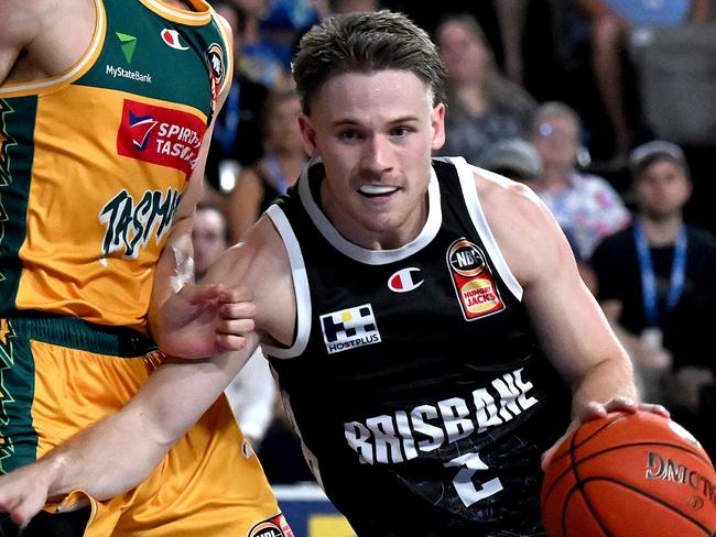 Joel Khalu’s first game of the season as an NBL assistant came against his NBL1 star player, Isaac White, when the Hawks took on the Brisbane Bullets in round 9. (Photo by Bradley Kanaris/Getty Images)