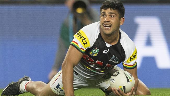 Tyrone Peachey’s controversial try proved the difference for the Panthers.