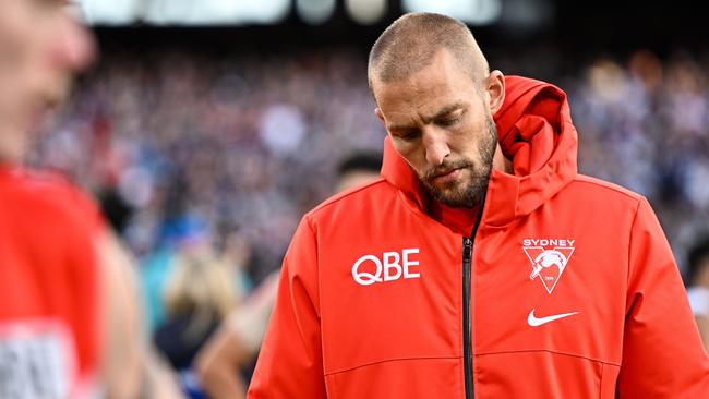 Sam Reid trudges off after being subbed out during Sydney’s defeat.