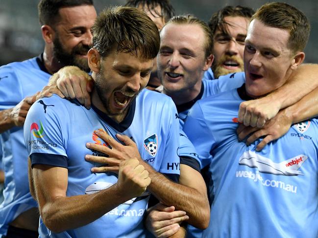 Ruthless Sydney demolish lacklustre Reds