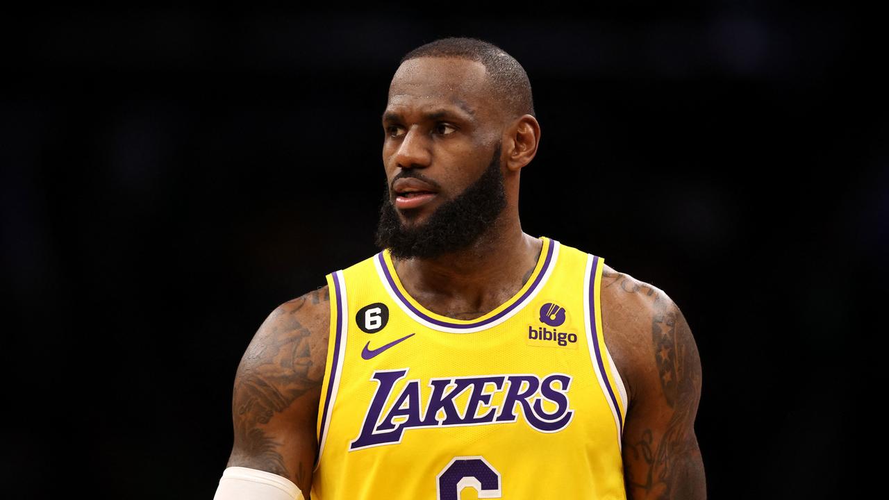LeBron James snags triple-double as Knicks fall to Lakers in OT