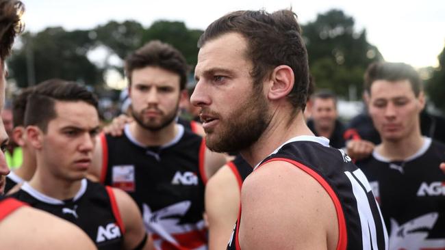 Jarrod Bayliss address his group during the season. Picture: Davis Harrigan