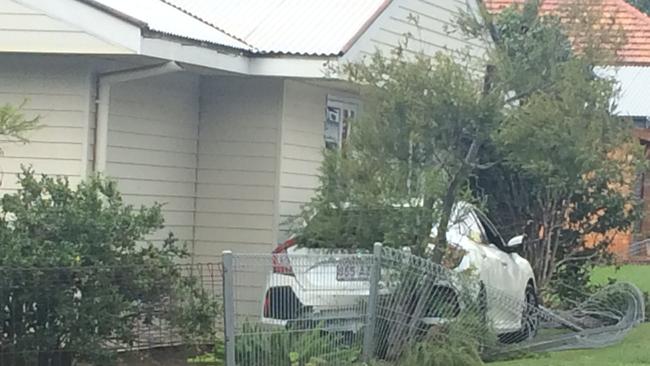 Motorist hurt after crashing in to fence, house in Harristown