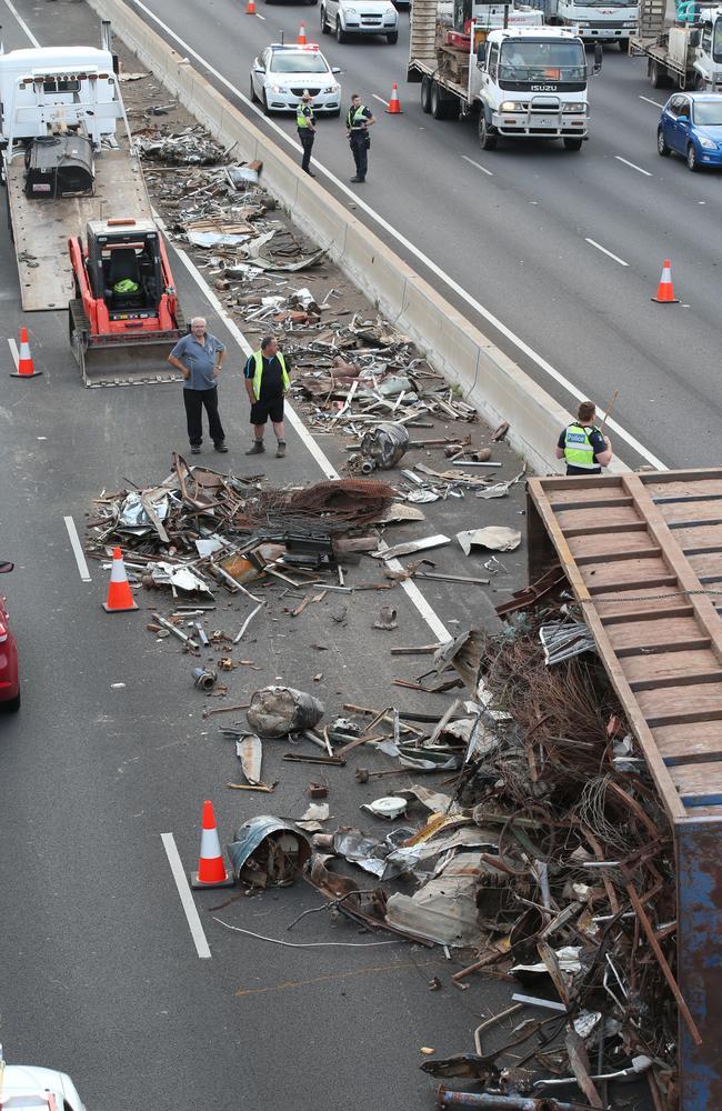 Melbourne traffic: Ring Road truck crash shuts lanes at Greensborough ...