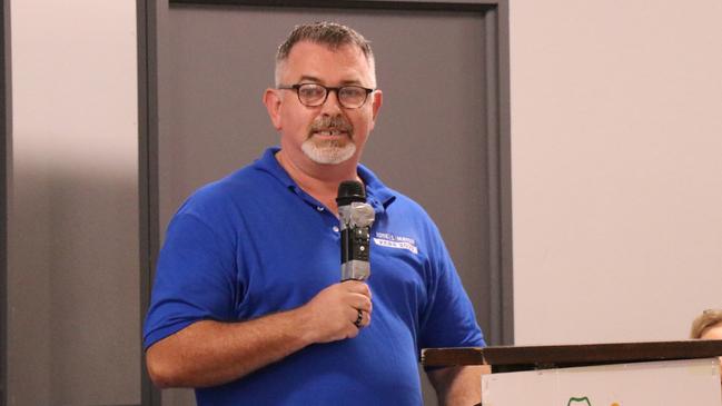 Douglas Shire mayor Michael Kerr speaks at the Douglas Ratepayers Association forum at the Mossman Bowls Club (Gizelle Ghidella)