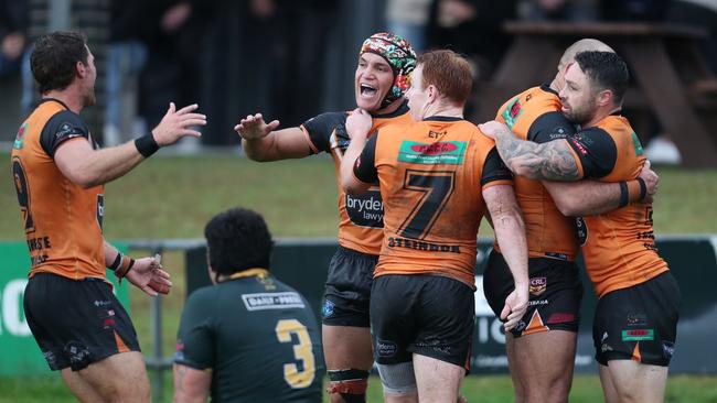 The Entrance celebrating Luke Geary’s try. Picture: Sue Graham