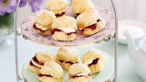 Scones with jam and cream – but which should be spread first?