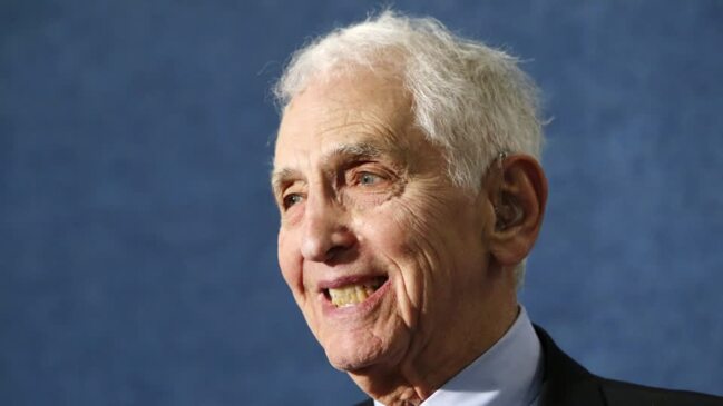 Pentagon Papers leaker Daniel Ellsberg dies at 92