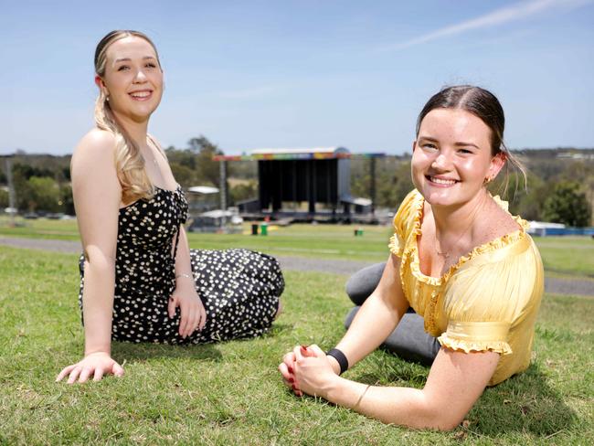 Erin Pegg from Loganholme and Patrice Lorimer from Victoria Pointto are ready for Robbie’s concert at Sirromet. Picture: Steve Pohlner