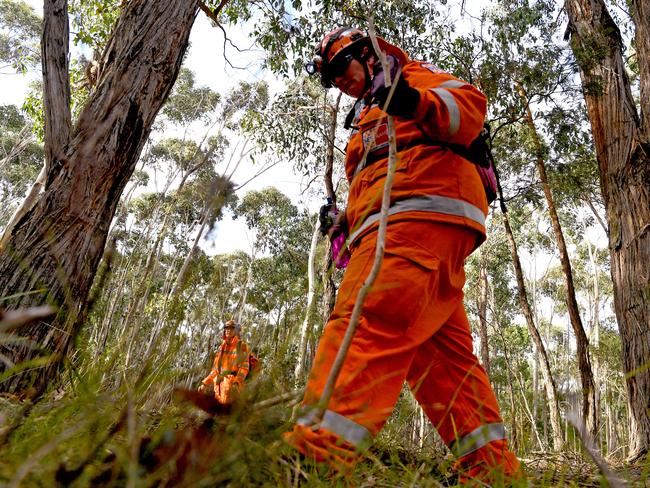 SES volunteers search around Lock Rd in Mt Macedon. Picture: AAP/Joe Castro