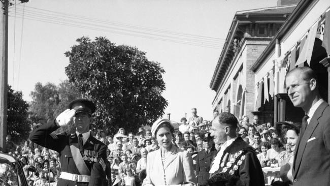 Her Majesty in Bendigo on March 5, 1954. Photo: Public Record Office Victoria