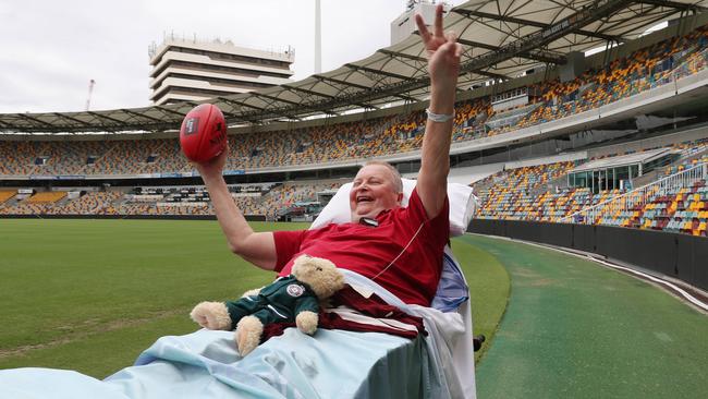 The final wish of former AFL grand final hero Ross Whyte was to visit the Gabba and it came true on Thursday morning. Photo: Annette Dew