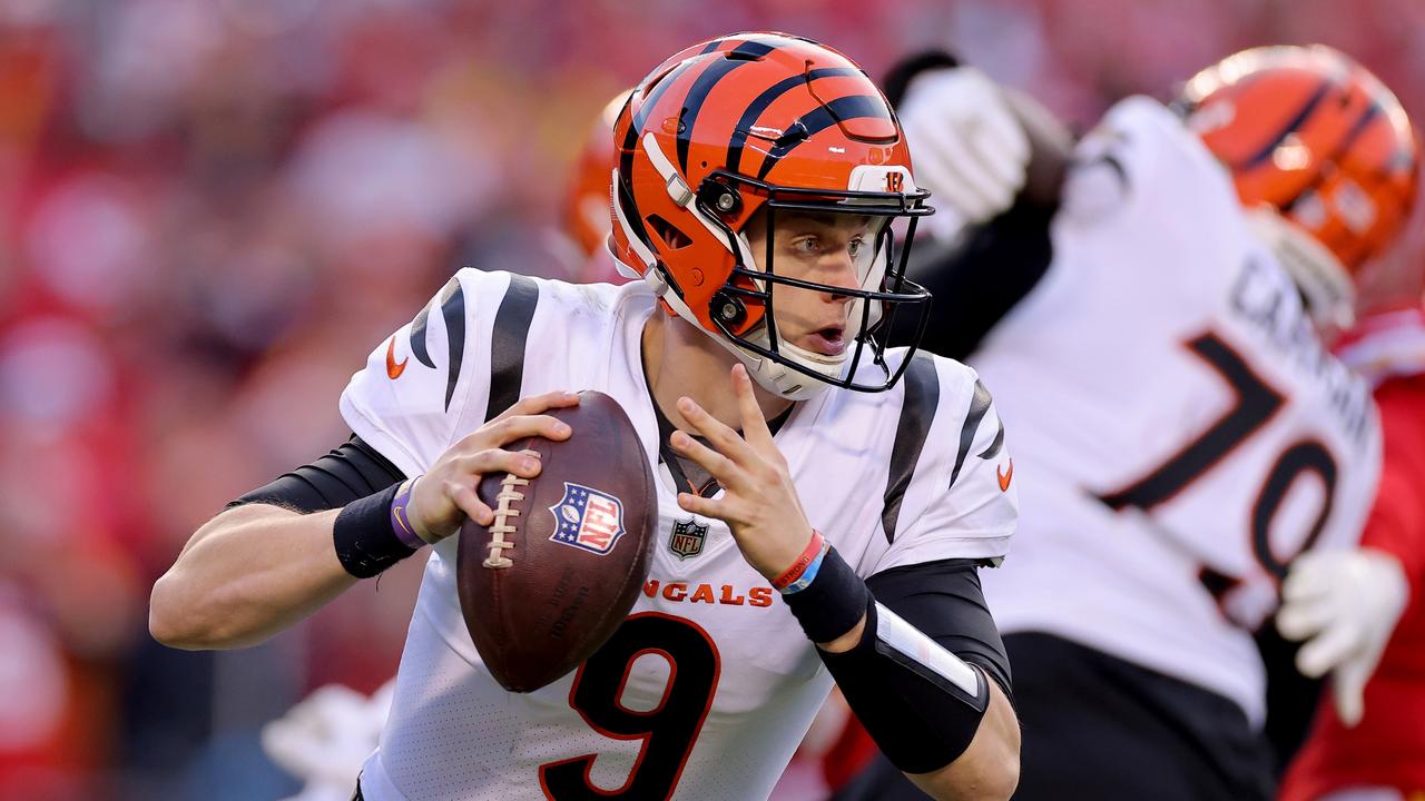 Quarterback Boomer Esiason of the Cincinnati Bengals drops back to News  Photo - Getty Images