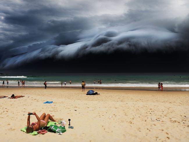 A past storms bring on brilliant crowds in Bondi. Picture: Rohan Kelly