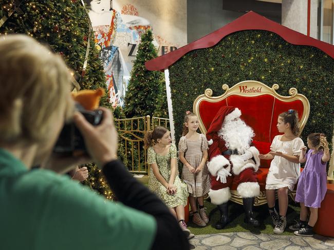 Westfield’s Auslan-fluent Santas to ensure hearing-impaired children get to enjoy the magic of Christmas