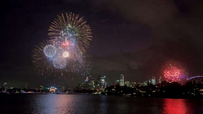 Sydney Harbour lights up with NYE fireworks | news.com.au — Australia’s ...