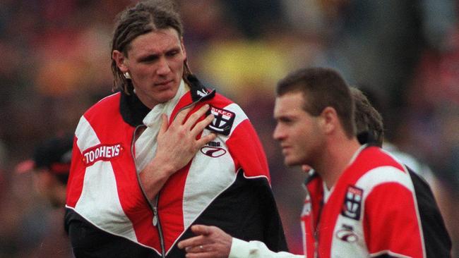 Peter Everitt nurses his broken collarbone during the 1997 qualifying final against Brisbane Lions at Waverley Park.