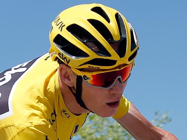 CASTELLANE, FRANCE - JULY 22: Chris Froome of Great Britain riding for Team Sky descends the Col des Leques as he defends the overall race leader yellow jersey during stage 17 of the 2015 Tour de France from Digne-Les-Bains to Pra Loup on July 22, 2015 in Castellane, France. (Photo by Doug Pensinger/Getty Images)