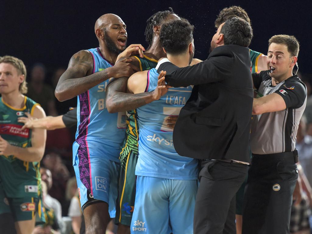 Tasmania JackJumpers fan banned after clapper thrown at New Zealand  Breakers players | The Mercury