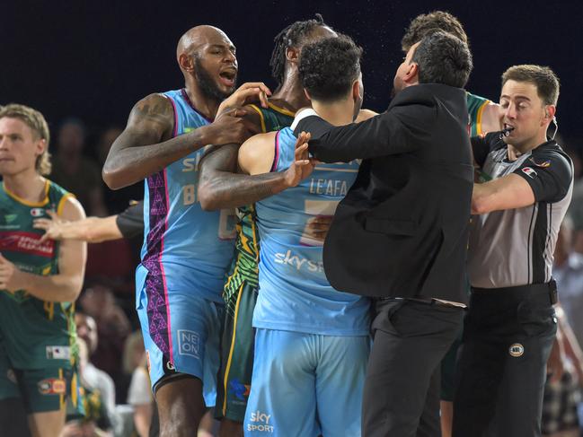 Tempers flare in the closing minutes of the round 7 NBL match between Tasmania Jackjumpers and New Zealand Breakers at Silverdome, on November 18, 2022, in Launceston, Australia. (Photo by Simon Sturzaker/Getty Images)