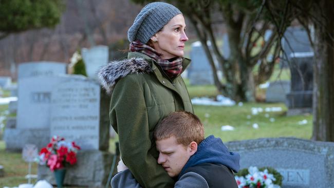 Julia Roberts and Lucas Hedges in Ben Is Back