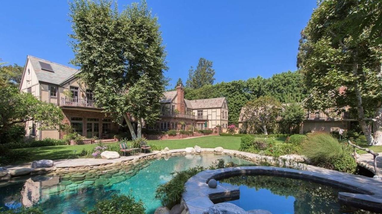 In Beverly Hills, Bezos bought the Harry Warner estate for $250 million from billionaire producer David Geffen.