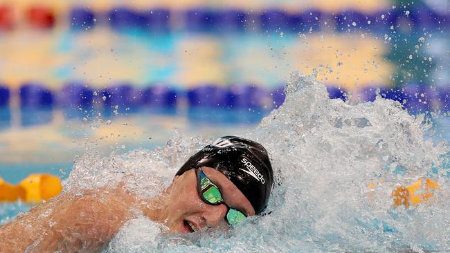 Elijah Winnington competes in the men’s 400m freestyle.