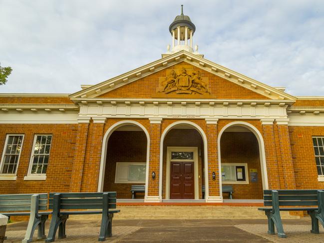 Generic shots of Griffith Courthouse