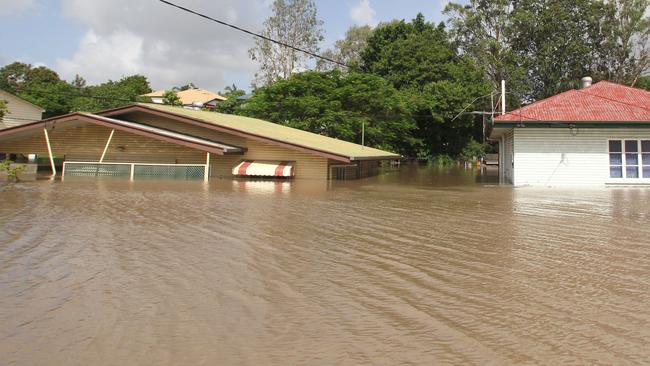 By January 12, the flood waters had become so high that only the roofs of some houses in Fairfield could be seen .