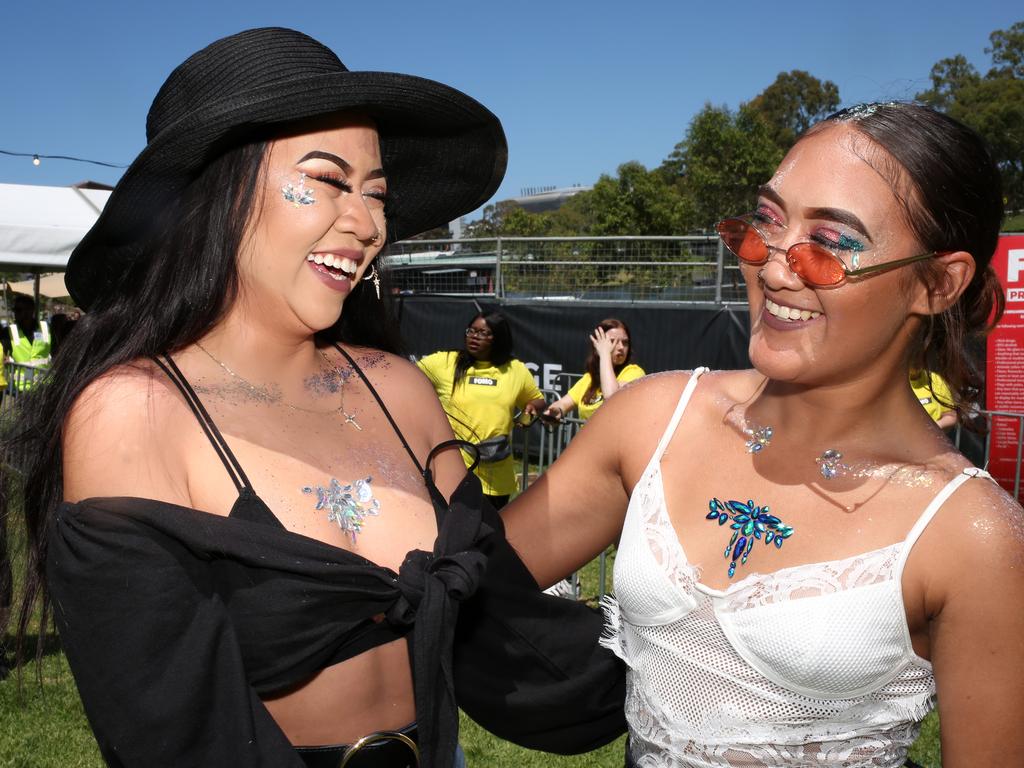 Susie Lyons-Davis and Tanyla Karpany from Adelaide. Picture: AAP / Emma Brasier