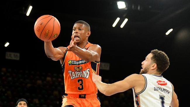 Scott Machado of the Taipans drives to the basket. (Photo by Steve Bell/Getty Images)