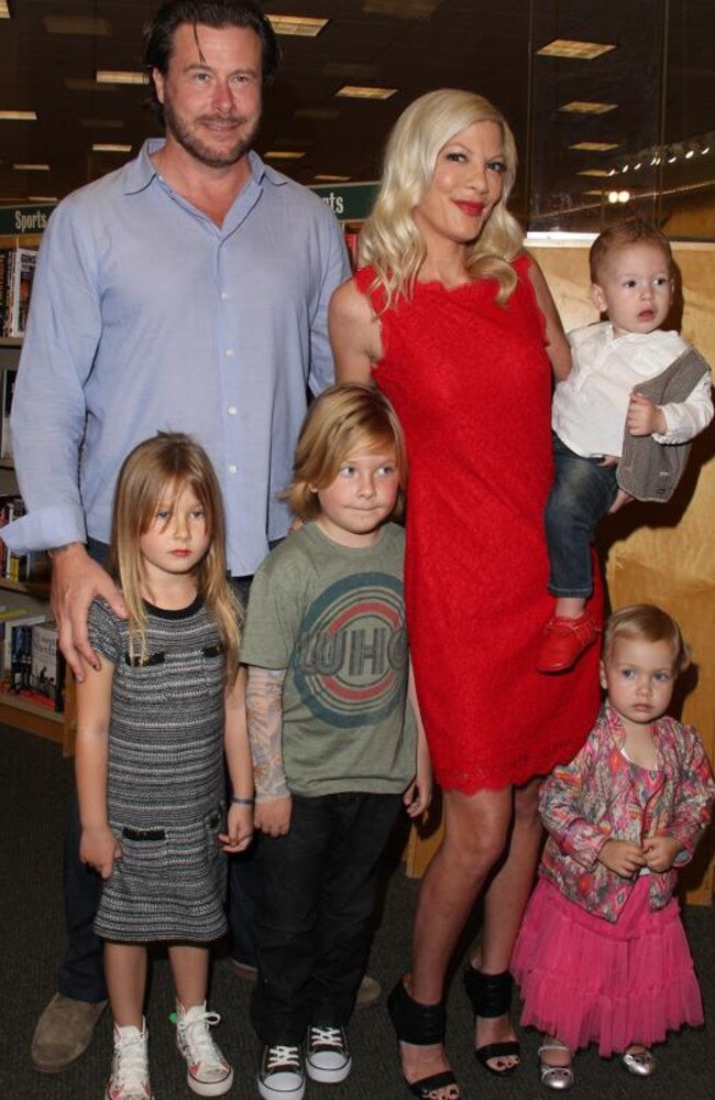 Tori Spelling and Dean McDermott with their four children in 2013. Picture: @Parisa/Splash News