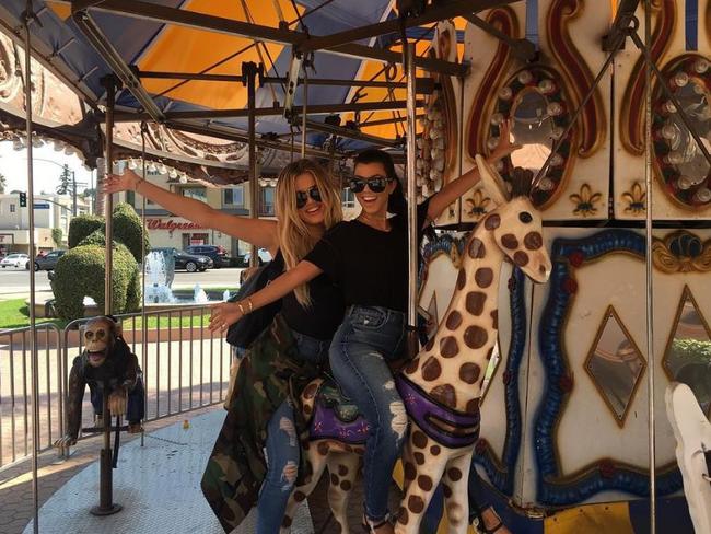 Khloe and Kourtney Kardashian, 