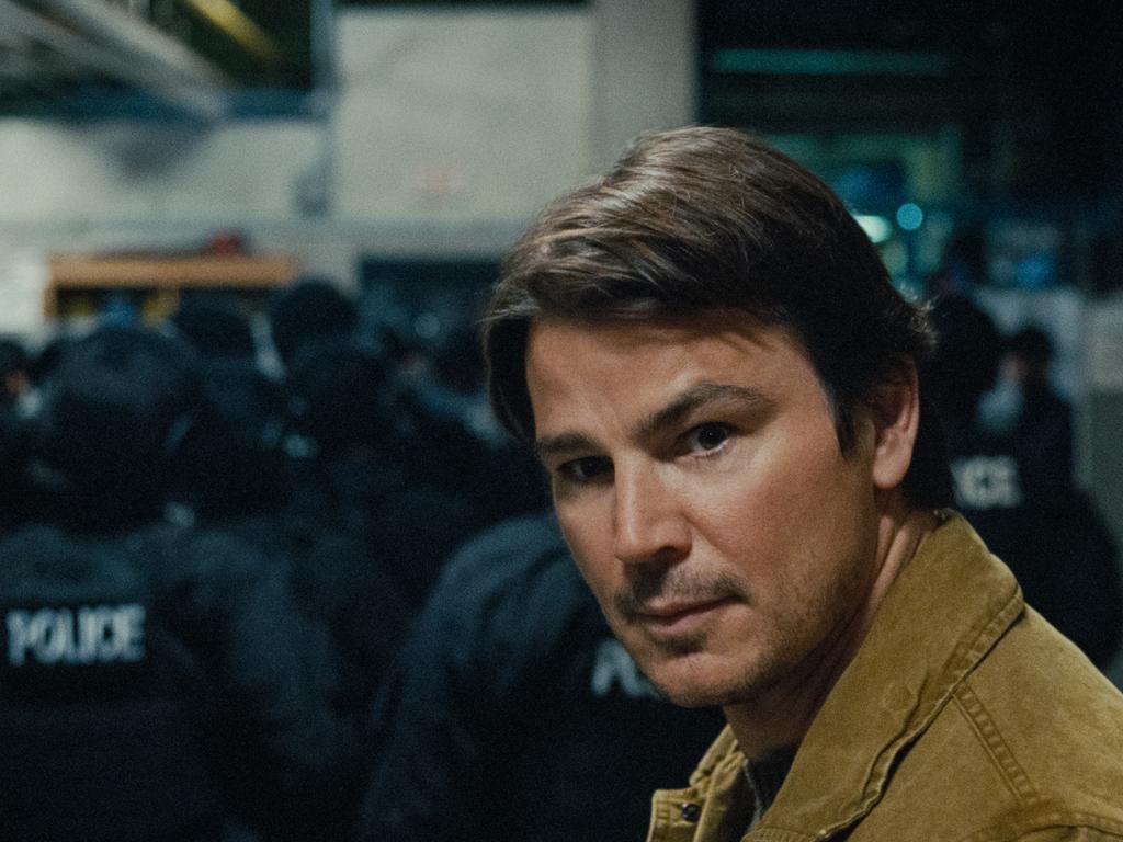 Josh Hartnett as serial killer The Butcher in Trap.