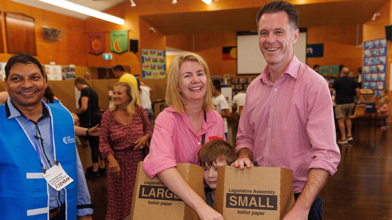 Chris Minns voted with his wife Anna Minns at Carlton South Public School in his marginal seat of Kogarah. Picture: NCA NewsWire/ David Swift