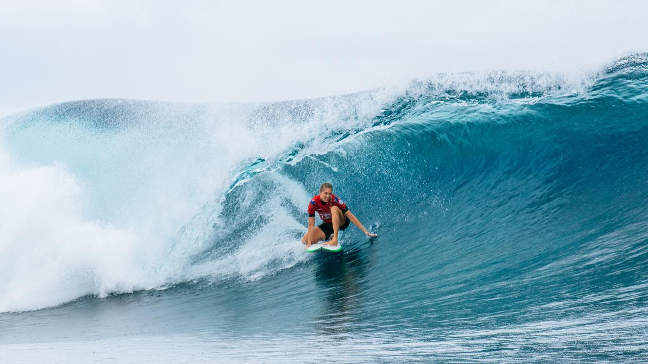 El siete veces campeón mundial Steph Gilmore gana su primera ronda en Teahupo’o