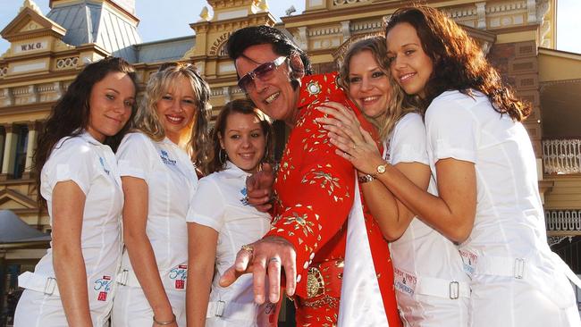 July 12, 2005: United States Elvis impersonator Prentice Chaffin of the E-Team at the Breakfast Creek Hotel. It was Prentice's first stop after arriving in Australia where the <i>Flying Elvis </i>would appear at Australia's largest airshow in Bundaberg. Picture: AAP/Tony Phillips