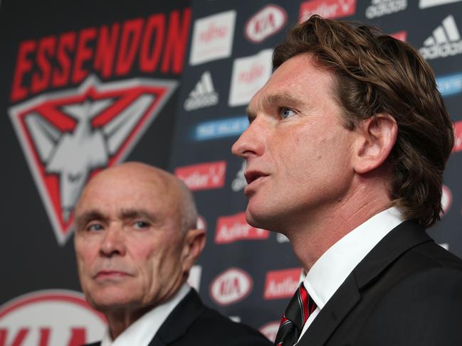Essendon coach James Hird (R) and chairman Paul Little during a press conference in 2015. (AAP Image/David Crosling)
