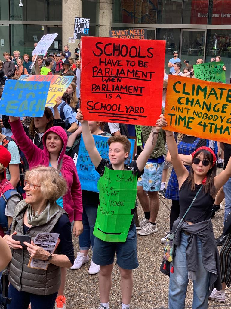 School Strike 4 Climate: Students Wag School To Protest At Town Hall ...