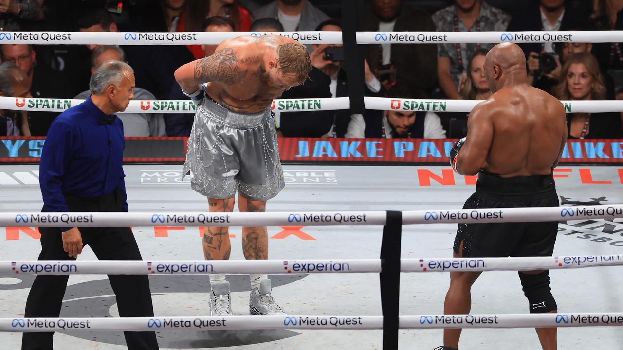 Paul bows as the final seconds count down. (Photo by Christian Petersen/Getty Images)